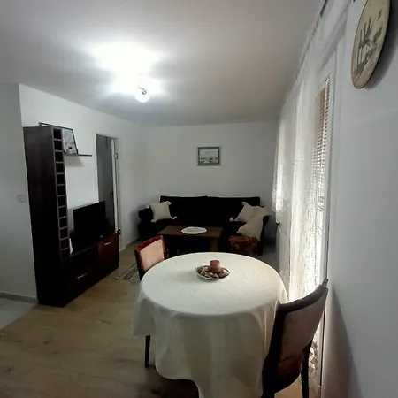 Nyaraló Malina *